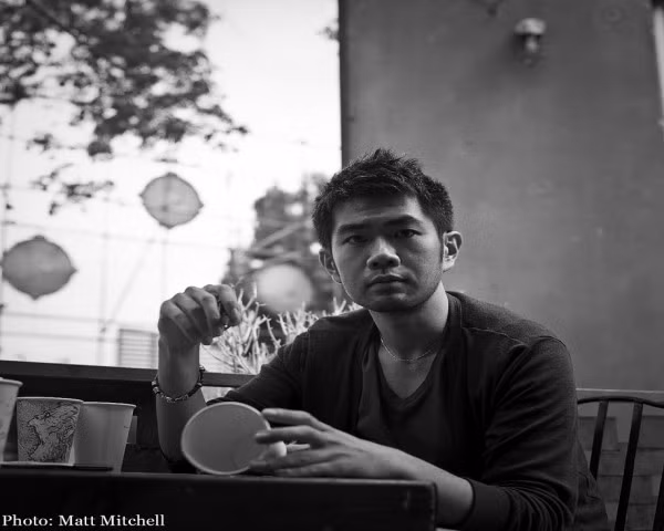 Anh chàng Cheeming Boey 34 tuổi, một người Mỹ gốc Malaysia, đã kiếm được bộn tiền nhờ ý tưởng kinh doanh độc đáo của mình: biến một chiếc cốc giấy dùng một lần thành những tác phẩm nghệ thuật vô cùng đẹp mắt.