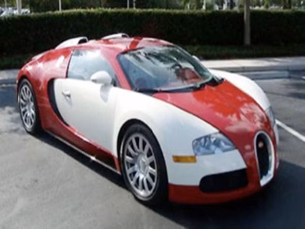Chiếc Veyron ở Mỹ có giá khoảng 800.000 USD. Về Việt Nam, cộng thêm thuế tiêu thụ đặc biệt phải nộp 480.000 USD, thuế GTGT là 128.000 USD, tổng giá trị của siêu xe này là khoảng hơn 1,4 triệu USD. Được biết, Minh “nhựa” còn sở hữu 5 chiếc siêu xe như khác: Lamborghini Murielago LP 640, Ferrari F430 coupe màu đỏ, Rolls Royce trắng, BMW X5 4.8, Mercedes S550.