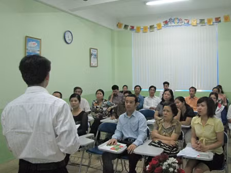 Xin hãy đứng sang bên này! ảnh 2
