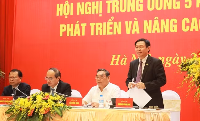 Ban Kinh tế T.Ư làm việc tại 30 tỉnh, thành uỷ và một số bộ, ngành; nghiên cứu báo cáo của 13 ban cán sự đảng các bộ, ngành và 63 tỉnh, thành ủy (Ảnh: Thanh Liêm).