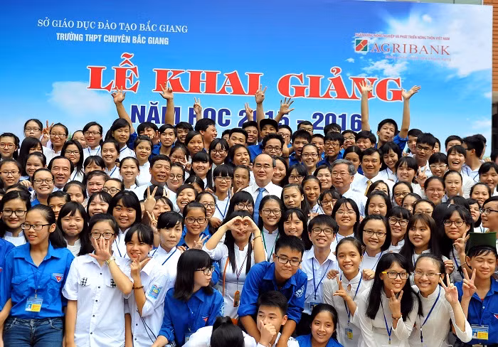 Nhiều nhà giáo sợ làm tốt quá sẽ bị điều động lên cơ quan quản lý. Ảnh chụp lễ Khai giảng Trường THPT chuyên Bắc Giang. Ảnh minh họa của giaoduc.net.vn