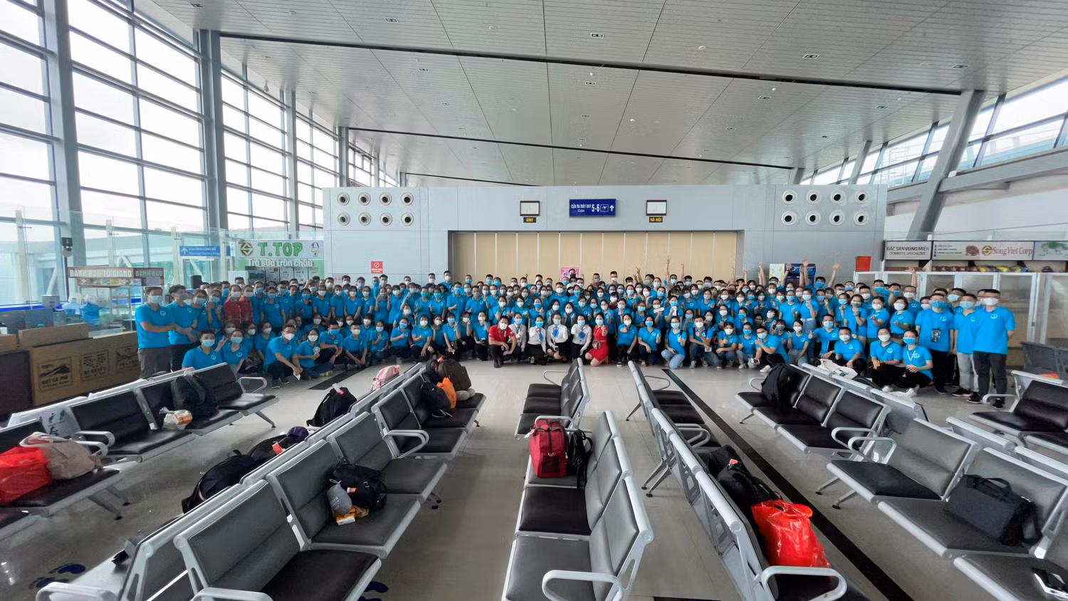 Đoàn Đại học Y Hải Phòng trước giờ vào Thành phố Hồ Chí Minh chống dịch.