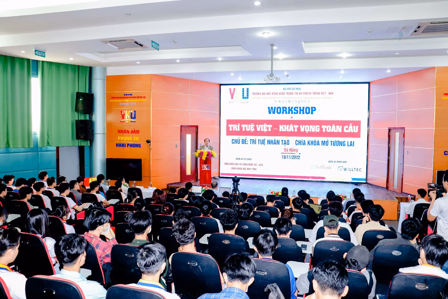 Sinh viên Trường Đại học Công nghệ thông tin và Truyền thông Việt - Hàn (Đại học Đà Nẵng) trong Workshop về Trí tuệ nhân tạo. (Ảnh: website nhà trường).