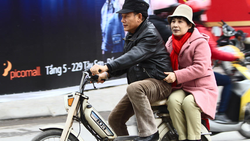 Hai ông bà đi đâu cũng có nhau.>> xem chi tiết tại đây Hai ông bà đi đâu cũng có nhau.>> xem chi tiết tại đây