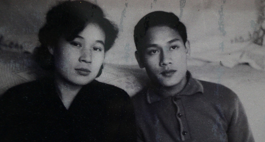 Ông Phạm Ngọc Cảnh học xong về Việt Nam năm 1973. Trong ba thậ̣p niên sau đó, hai ông bà liên lạc chủ̉ yếu chỉ qua thư từ mộ̣t cách bí mật. Việc quan hệ với người nước ngoài hoàn toàn bị cấm ngặt ở Bắc Triều Tiên.>> xem chi tiết tại đây Ông Phạm Ngọc Cảnh học xong về Việt Nam năm 1973. Trong ba thậ̣p niên sau đó, hai ông bà liên lạc chủ̉ yếu chỉ qua thư từ mộ̣t cách bí mật. Việc quan hệ với người nước ngoài hoàn toàn bị cấm ngặt ở Bắc Triều Tiên.>> xem chi tiết tại đây