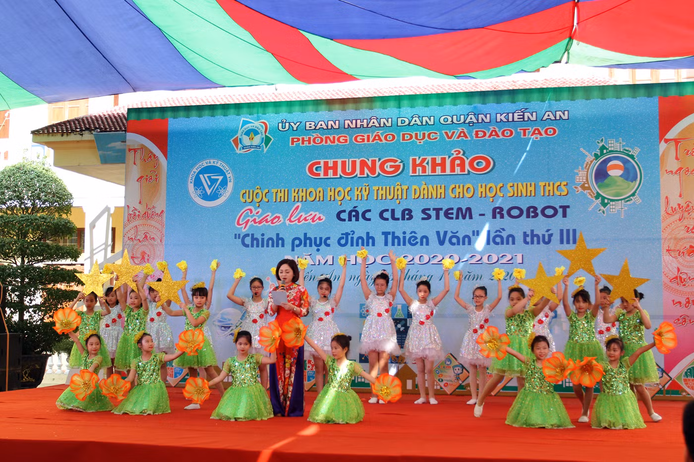 Các tiết mục văn nghệ sôi động, hấp dẫn tại cuộc thi (Ảnh: Lã Tiến)