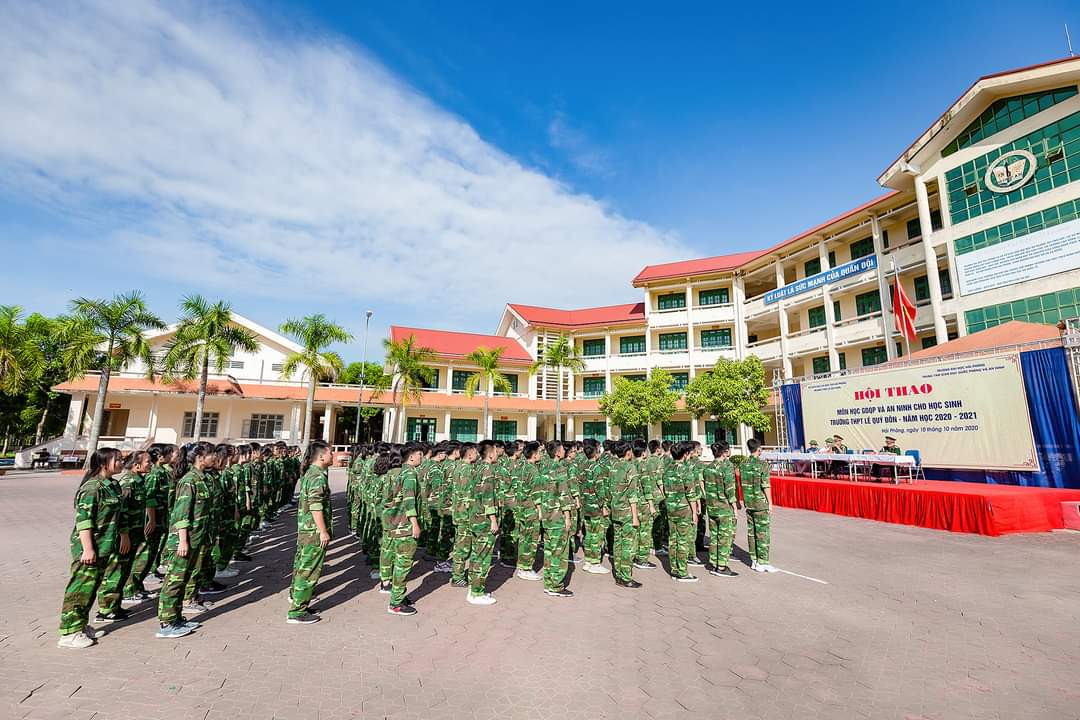 Hiệu trưởng Trường Trung học phổ thông Lê Quý Đôn phủ nhận việc nhà trường thu tiền học sinh để đưa học sinh đi học Giáo dục quốc phòng tập trung (Ảnh: Phụ huynh cung cấp) Hiệu trưởng Trường Trung học phổ thông Lê Quý Đôn phủ nhận việc nhà trường thu tiền học sinh để đưa học sinh đi học Giáo dục quốc phòng tập trung (Ảnh: Phụ huynh cung cấp)