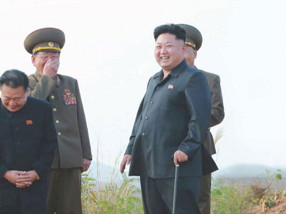 Nhà lãnh đạo Kim Jong-un "bỗng nhiên biến mất" rồi lại bất ngờ xuất hiện với cây gậy. Nhà lãnh đạo Kim Jong-un "bỗng nhiên biến mất" rồi lại bất ngờ xuất hiện với cây gậy.