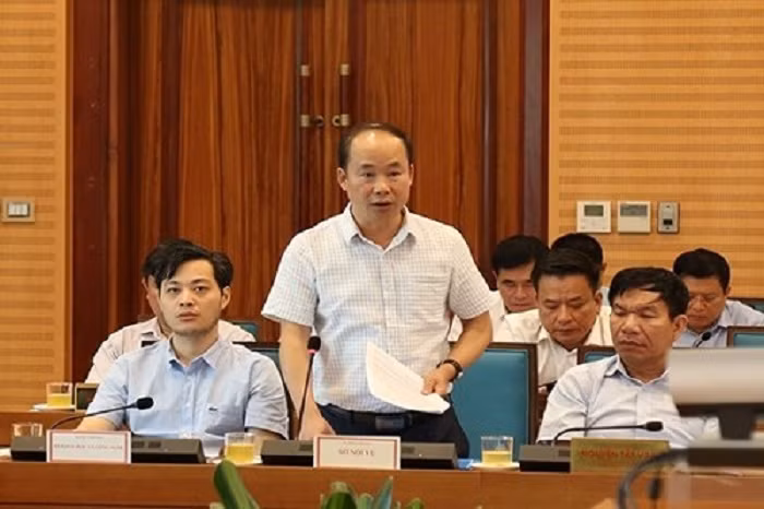 Ông Nguyễn Đình Hoa thông tin: Sẽ có khoảng 800 giáo viên hợp đồng được xét tuyển (Ảnh:anninhthudo.vn)