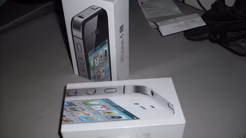Nghịch lý giá iPhone, iPhone 4S trong nước ảnh 1