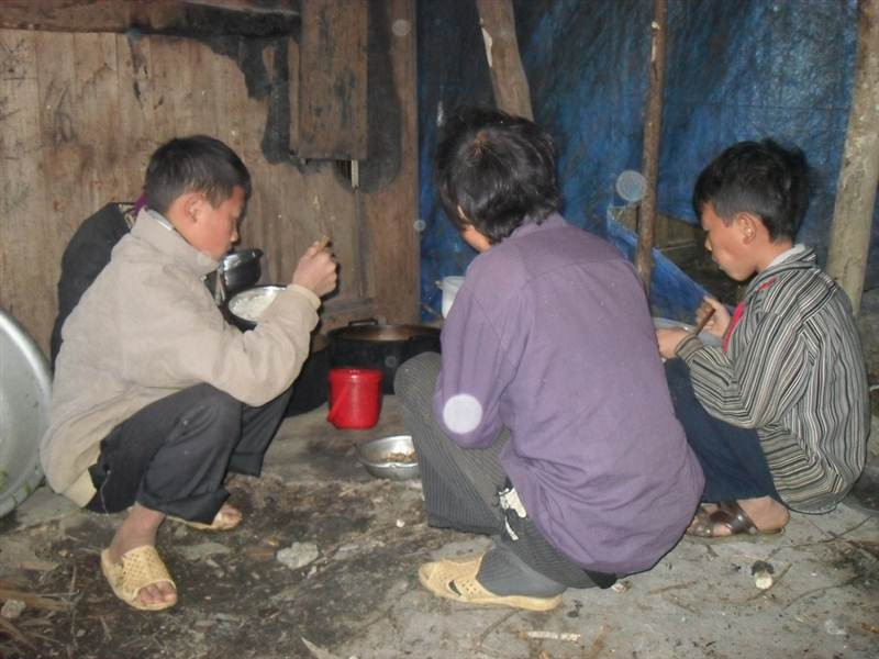 Chui vào bếp ăn cho ấm!