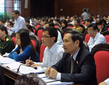 Đại biểu quốc hội cho ý kiến về Dự thảo Luật Giáo dục đại học