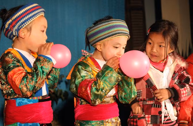 Tham gia trong phần thi thổi bóng bay