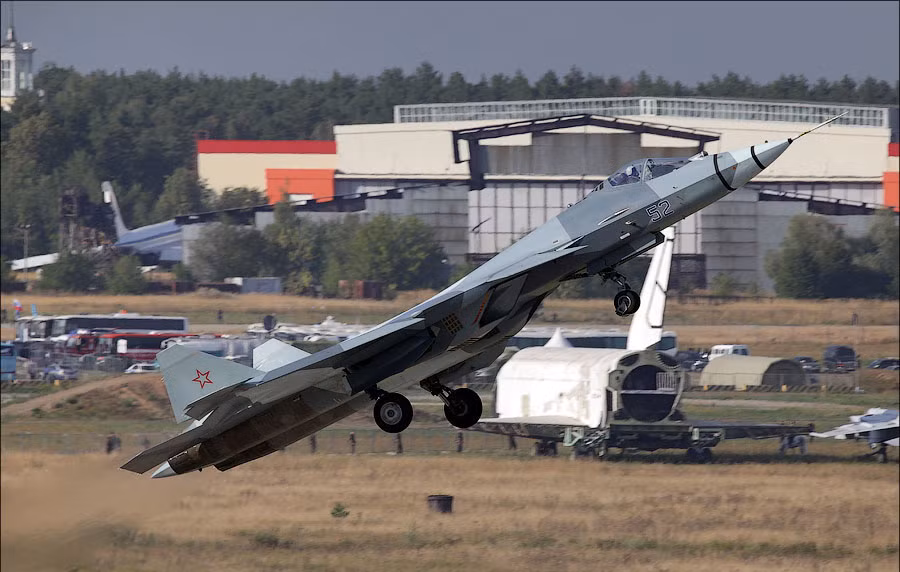 Hàng khủng” Sukhoi T-50 – tàng hình cơ thế hệ 5 của Không quân Nga. Hàng khủng” Sukhoi T-50 – tàng hình cơ thế hệ 5 của Không quân Nga.