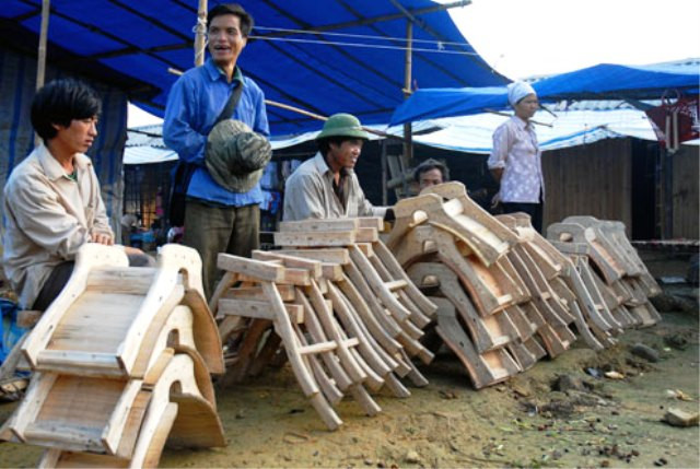 Kèm theo ngựa là "linh kiện" cũng được bày bán như khung yên cương. Kèm theo ngựa là "linh kiện" cũng được bày bán như khung yên cương.
