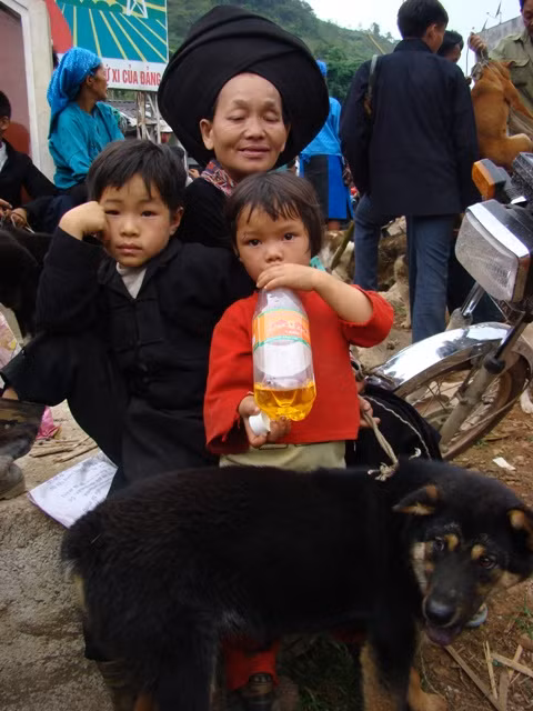 Cả nhà đi chợ Cả nhà đi chợ