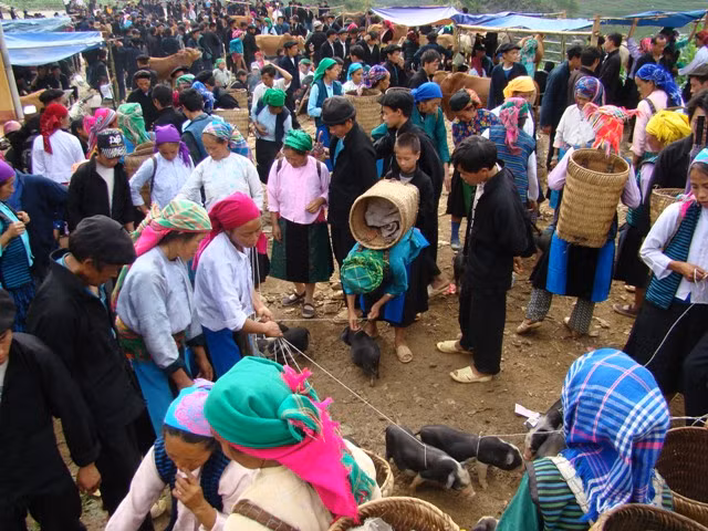Nhộn nhịp một góc chợ Nhộn nhịp một góc chợ