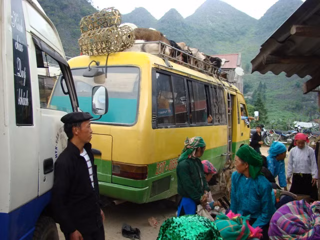 Và chuyển hàng đến vùng đồng bằng (Ảnh C. Tuân) Và chuyển hàng đến vùng đồng bằng (Ảnh C. Tuân)