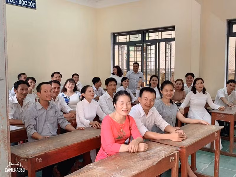 Một số học sinh lớp 10a1,11b1 tại phòng học (Ảnh: tác giả cung cấp). Một số học sinh lớp 10a1,11b1 tại phòng học (Ảnh: tác giả cung cấp).