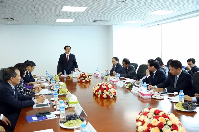 Phó Thủ tướng và đoàn công tác thăm trụ sở BIDV tại Yangon.