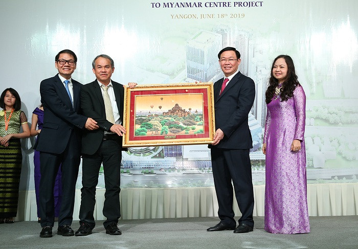 Phó Thủ tướng thăm trụ sở Hoàng Anh Gia Lai tại Yangon.