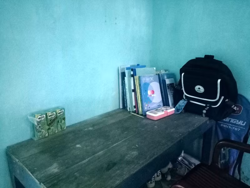 Góc học tập của em Lê Thị Hương (ảnh Hữu Chí/giaoduc.net.vn)