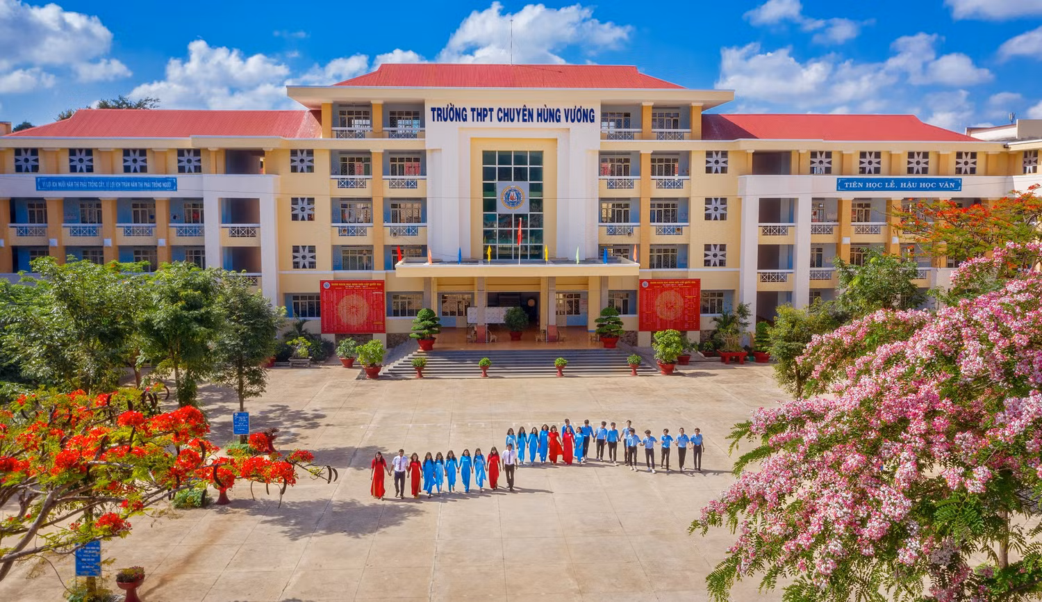 Được biết, đây là năm cuối cùng Trường Trung học phổ thông chuyên Hùng Vương tuyển sinh lớp 10 hệ không chuyên (thực hiện theo Thông tư 05/2023/TT-BGDĐT ngày 28-3-2023 của Bộ Giáo dục và Đào tạo về Quy chế tổ chức và hoạt động của trường trung học phổ thông chuyên)