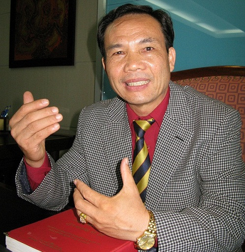 TS Nguyễn Tiến Luận: Tâm lý chạy theo bằng cấp bị đè nặng bởi cơ chế xin cho. TS Nguyễn Tiến Luận: Tâm lý chạy theo bằng cấp bị đè nặng bởi cơ chế xin cho.