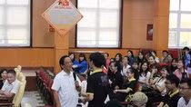 Giáo sư Nguyễn Lân Dũng khuyên các bạn trẻ đừng sợ khi khởi nghiệp, quan trọng là có trí (Ảnh: Lai Cường) Giáo sư Nguyễn Lân Dũng khuyên các bạn trẻ đừng sợ khi khởi nghiệp, quan trọng là có trí (Ảnh: Lai Cường)