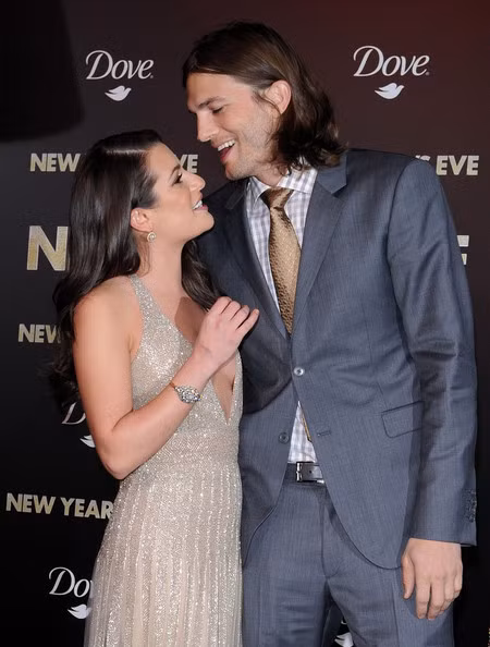 Ashton Kutcher và Lea Michele có mặt trên thảm đỏ trong buổi công chiếu bộ phim 'New Year's Eve' tại Los Angeles tối 6/12.