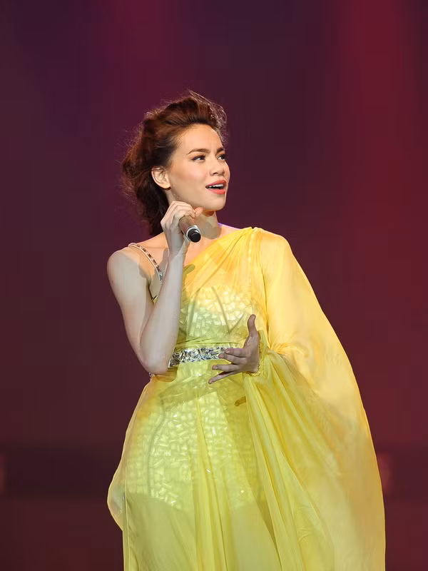 Thủy Tiên: Sau cõng trăn, giờ là cưỡi ngựa ảnh 2 Hồ Ngọc Hà vừa kết thúc một live concert thành công và có thêm hứng khởi để tiếp tục sự nghiệp âm nhạc.