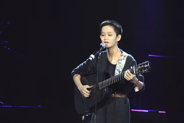 Trước sự thay đổi này của Lê Cát, Tùng Dương trêu rằng, trông cả hai không khác gì anh em trai. Tuy nhiên, anh động viên Lê Cát bởi bản thân anh cũng thích sự mới lạ và "quái". Trước sự thay đổi này của Lê Cát, Tùng Dương trêu rằng, trông cả hai không khác gì anh em trai. Tuy nhiên, anh động viên Lê Cát bởi bản thân anh cũng thích sự mới lạ và "quái".
