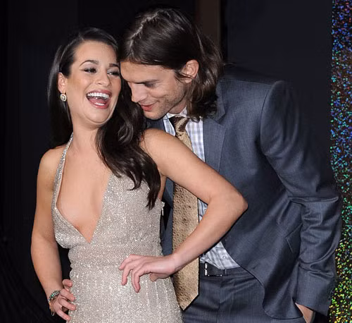 Anh chồng trẻ của Demi Moore 'vô tư' săm soi vòng một của Lea Michele, cô diễn viên chính của bộ phim truyền hình ca nhạc đình đám "Glee'.