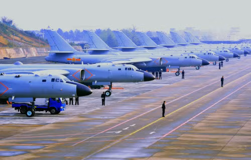 Máy bay ném bom H-6K Trung Quốc gần đây liên tiếp tập trận ở Tây Thái Bình Dương, trong đó có Biển Đông. Máy bay ném bom H-6K Trung Quốc gần đây liên tiếp tập trận ở Tây Thái Bình Dương, trong đó có Biển Đông.