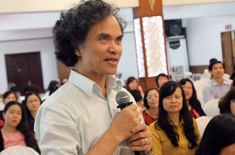TS. Chu Văn Sơn buồn thay cho thực trạng học sinh chán môn Ngữ văn như hiện nay. Ảnh Xuân Trung TS. Chu Văn Sơn buồn thay cho thực trạng học sinh chán môn Ngữ văn như hiện nay. Ảnh Xuân Trung