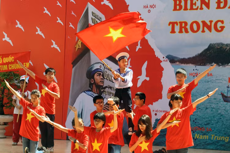 Vì một Việt Nam hòa bình, quyết tâm bảo vệ biển đảo quê hương.