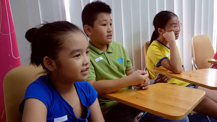 Khác với lối học truyền thống lối mòn, bản đồ tư duy mang lại cảm hứng cho trẻ.
