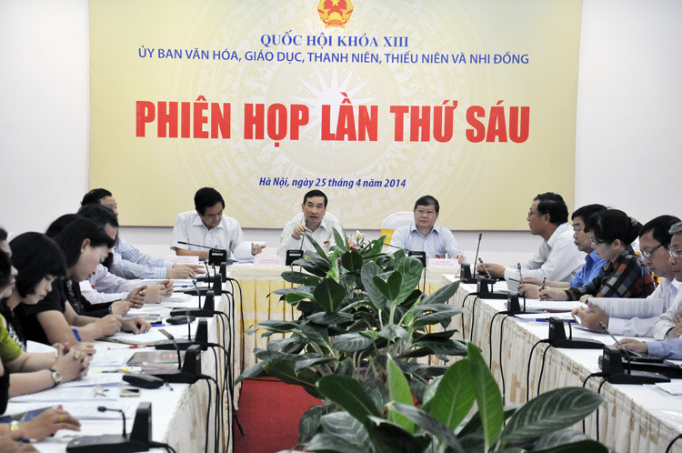 Bộ GD&amp;ĐT xin rút chưa trình đề án chương trình, sách giáo khoa phổ thông sau 2015 trong phiên làm việc của Ủy ban văn hóa giáo dục, thanh niên, thiếu niên và nhi đồng của Quốc hội sáng nay.