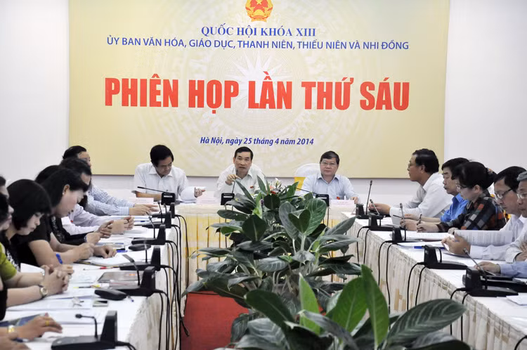 Bộ GD&amp;ĐT xin rút chưa trình đề án chương trình, sách giáo khoa phổ thông sau 2015 trong phiên làm việc của Ủy ban văn hóa giáo dục, thanh niên, thiếu niên và nhi đồng của Quốc hội sáng nay.
