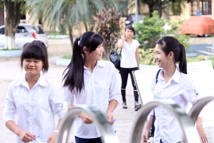 Đề Văn cao đẳng hỏi thí sinh về lòng yêu nước chân chính ảnh 1