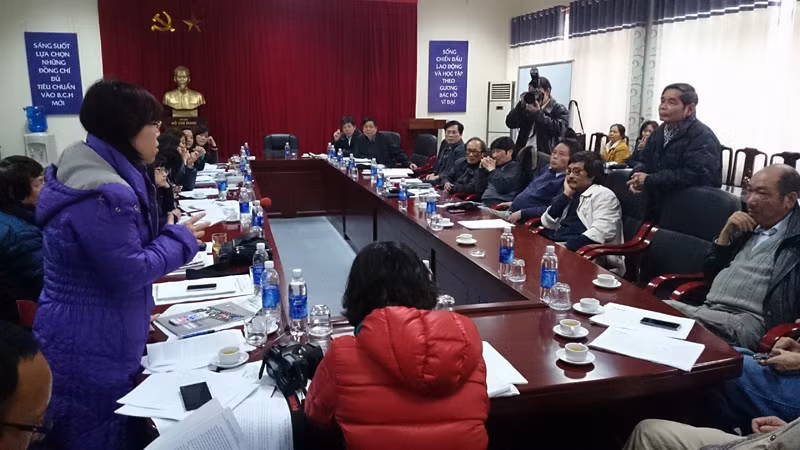 Lãnh đạo, giảng viên Trường Đại học Sân khấu điện ảnh bức xúc trước việc 15 ngành của trường bị dừng tuyển sinh. Ảnh Xuân Trung