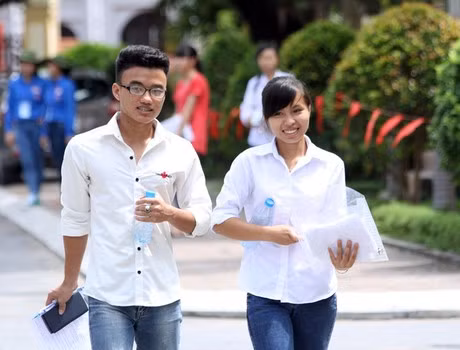 Buổi thi môn toán, thí sinh cấp cứu, giám thị ký nhầm ảnh 3 Buổi thi môn toán, thí sinh cấp cứu, giám thị ký nhầm ảnh 3