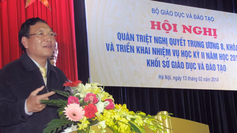 Bộ trưởng Phạm Vũ Luận trao đổi với lãnh đạo các Sở GD&amp;ĐT về tinh thần của Nghị quyết Trung ương 8. Ảnh Xuân Trung
