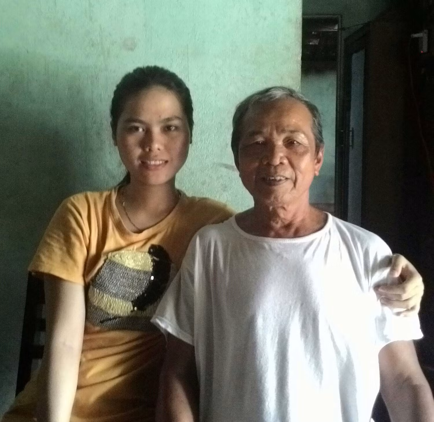Mồ côi cha mẹ vẫn đỗ thủ khoa khối C của cả nước ảnh 3 Mồ côi cha mẹ vẫn đỗ thủ khoa khối C của cả nước ảnh 3