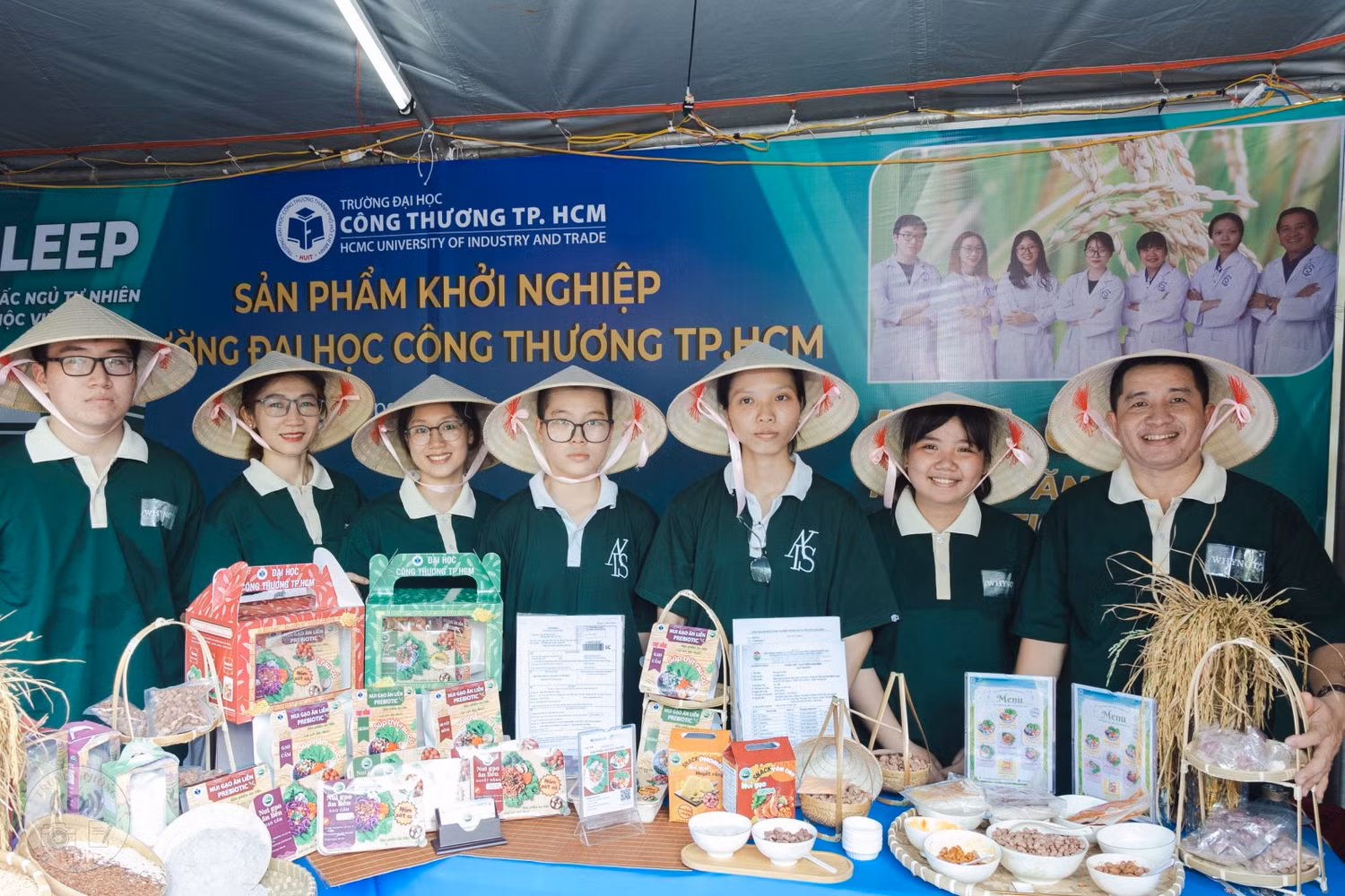 sinh-vien-huit-gianh-cu-dup-02-giai-nhi-tai-ngay-hoi-khoi-nghiep-quoc-gia-cua-hoc-sinh-sinh-vien-nam-2024-8.jpg