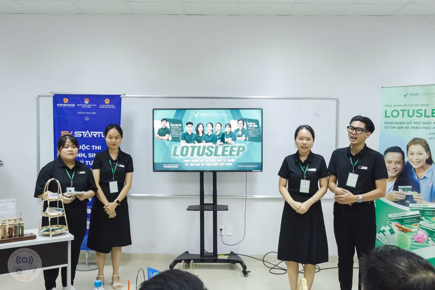 sinh-vien-huit-gianh-cu-dup-02-giai-nhi-tai-ngay-hoi-khoi-nghiep-quoc-gia-cua-hoc-sinh-sinh-vien-nam-2024-4.jpg