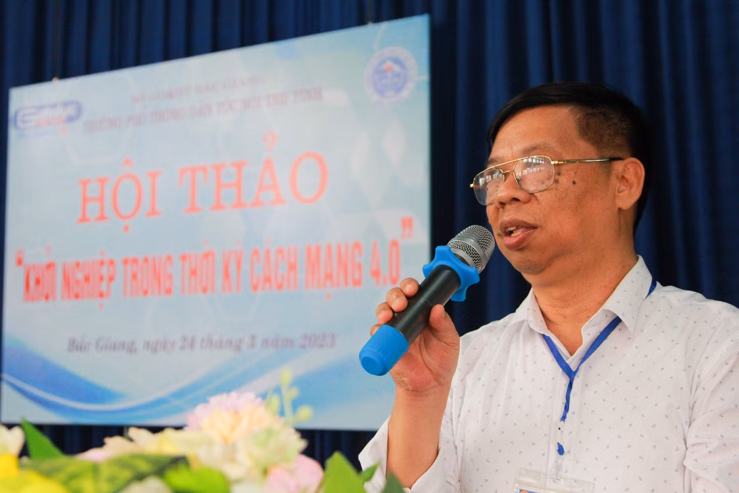 Kết thúc hội thảo, thầy Đỗ Phi Liên (Phó Hiệu trưởng nhà trường) đã dành lời cảm ơn đến Tạp chí điện tử Giáo dục Việt Nam và phóng viên, diễn giả đã mang lại một buổi chia sẻ rất hữu ích đối với các em học sinh. (Ảnh: Mạnh Đoàn) Kết thúc hội thảo, thầy Đỗ Phi Liên (Phó Hiệu trưởng nhà trường) đã dành lời cảm ơn đến Tạp chí điện tử Giáo dục Việt Nam và phóng viên, diễn giả đã mang lại một buổi chia sẻ rất hữu ích đối với các em học sinh. (Ảnh: Mạnh Đoàn)