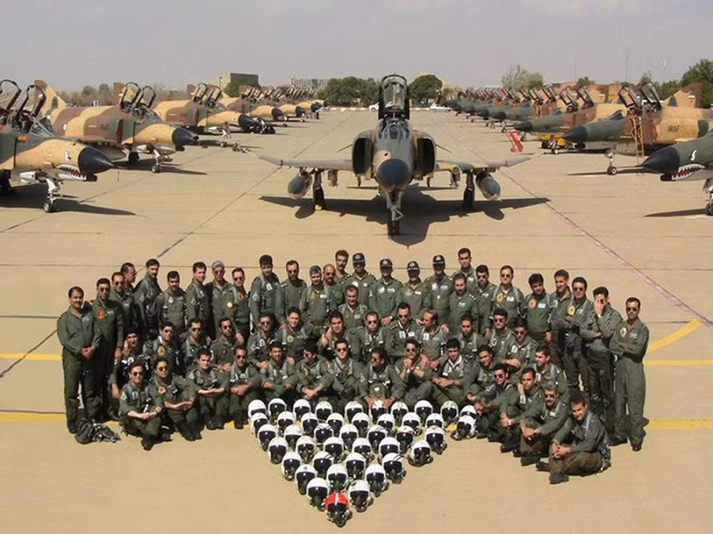 Máy bay F-4 của Không quân Cộng hòa Hồi giáo Iran. Máy bay F-4 của Không quân Cộng hòa Hồi giáo Iran.