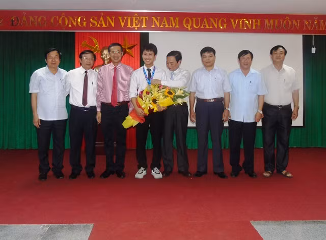 Từng được nhận Bằng khen của Thủ tướng, nam sinh tiếp tục giành Huy chương Vàng ảnh 2 Từng được nhận Bằng khen của Thủ tướng, nam sinh tiếp tục giành Huy chương Vàng ảnh 2