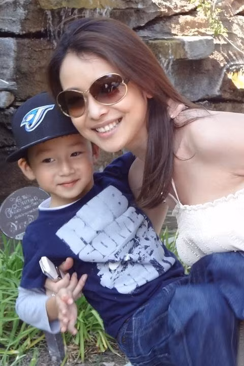 Và, dĩ nhiên, người không thể thiếu trong cuộc sống của Jennifer chính là con trai Bảo Nam.